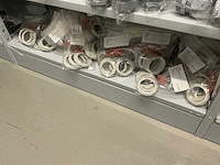 Partij diverse kunstof moeren/wurgwartels/reduceerringen/etc - afbeelding 14 van  30