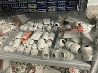 Partij diverse kunstof moeren/wurgwartels/reduceerringen/etc - afbeelding 23 van  30