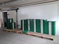 Partij diverse kunststof emballage kratten