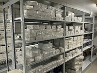 Partij diverse kunststof kasten (339x) - afbeelding 1 van  29