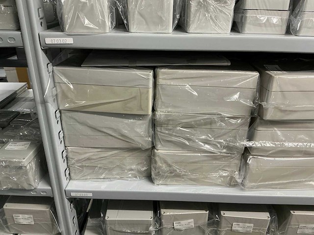 Partij diverse kunststof kasten (339x) - afbeelding 14 van  29