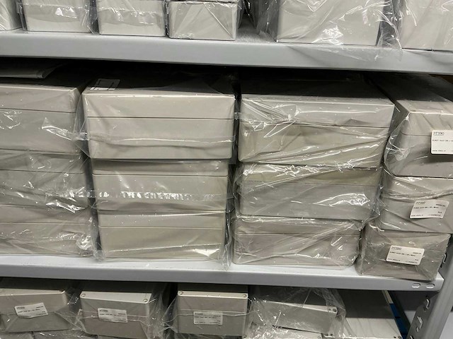 Partij diverse kunststof kasten (339x) - afbeelding 15 van  29