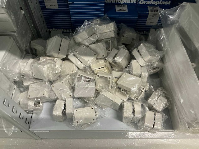 Partij diverse kunststof kasten (339x) - afbeelding 20 van  29