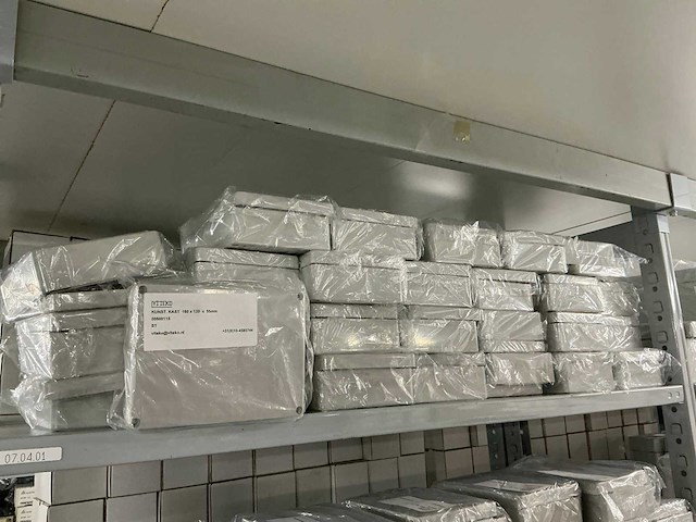 Partij diverse kunststof kasten (339x) - afbeelding 23 van  29