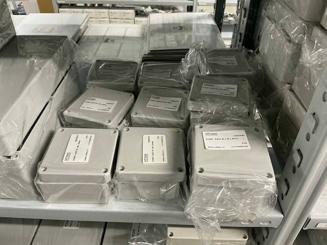 Partij diverse kunststof kasten (339x) - afbeelding 28 van  29