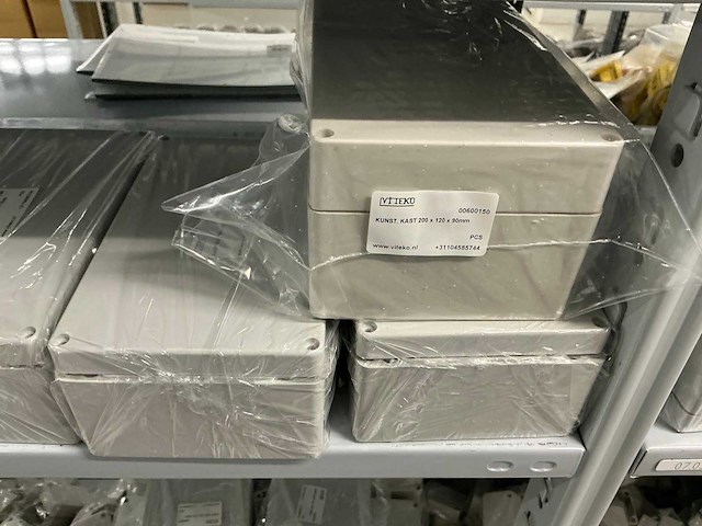 Partij diverse kunststof kasten (339x) - afbeelding 29 van  29