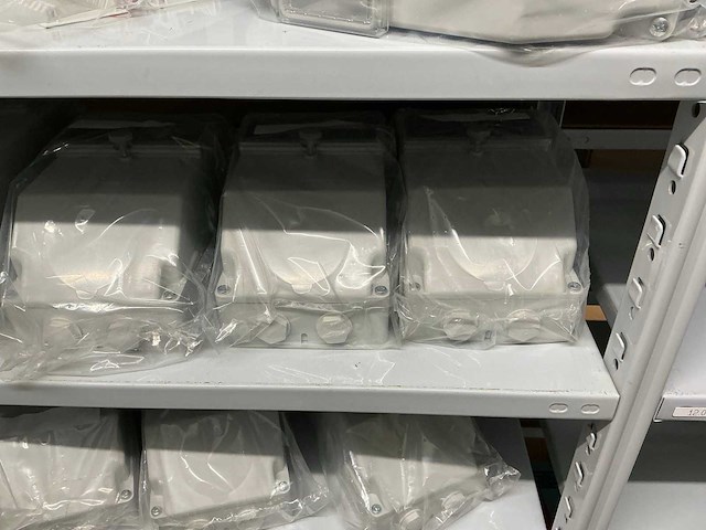 Partij diverse kunststof kasten (41x) - afbeelding 3 van  23