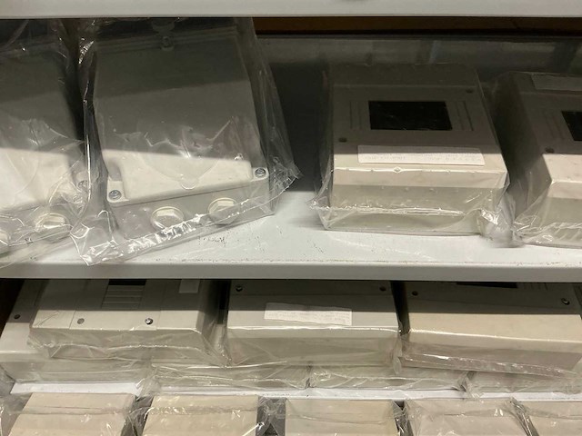 Partij diverse kunststof kasten (41x) - afbeelding 8 van  23