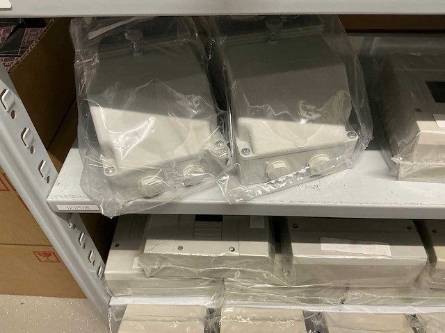 Partij diverse kunststof kasten (41x) - afbeelding 9 van  23