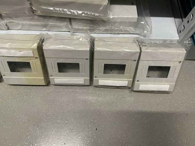 Partij diverse kunststof kasten (41x) - afbeelding 13 van  23
