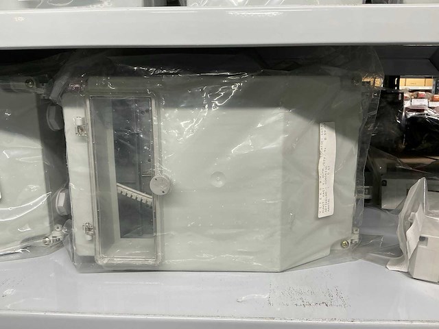 Partij diverse kunststof kasten (41x) - afbeelding 20 van  23