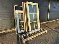 Partij diverse kunststof kozijnen met dubbel glas – 5 stuks - afbeelding 1 van  5