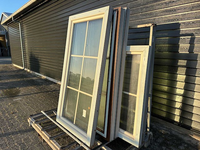 Partij diverse kunststof kozijnen met dubbel glas – 5 stuks - afbeelding 3 van  5