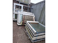 Partij diverse kunststof kozijnen - afbeelding 3 van  3