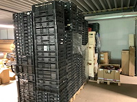 Partij diverse kunststof kratten - afbeelding 1 van  6