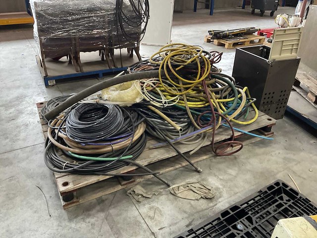 Partij diverse kunststof slangen - afbeelding 1 van  6