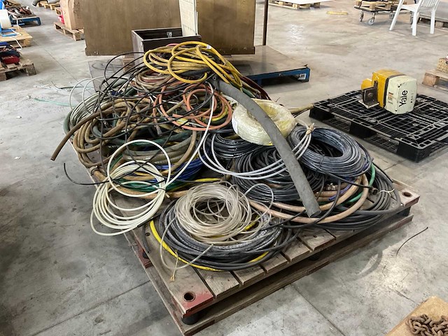 Partij diverse kunststof slangen - afbeelding 3 van  6