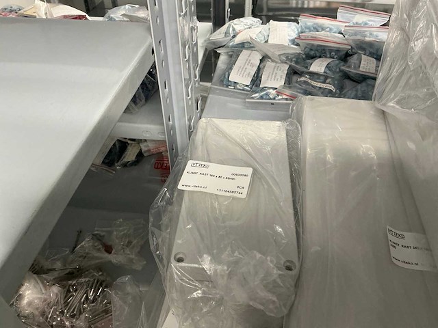 Partij diverse kunststofkasten/kabeldozen (177x) - afbeelding 3 van  15