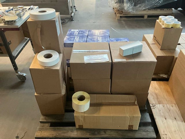 Partij diverse labels - afbeelding 1 van  12