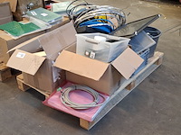 Partij diverse laboratorium benodigdheden - afbeelding 1 van  16