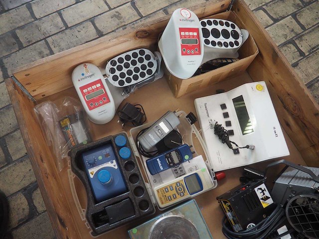 Partij diverse laboratorium tools en apparatuur - afbeelding 2 van  6