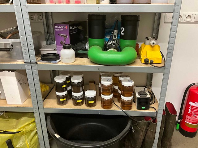 Partij diverse laboratoriumapparatuur en toebehoren - afbeelding 3 van  7