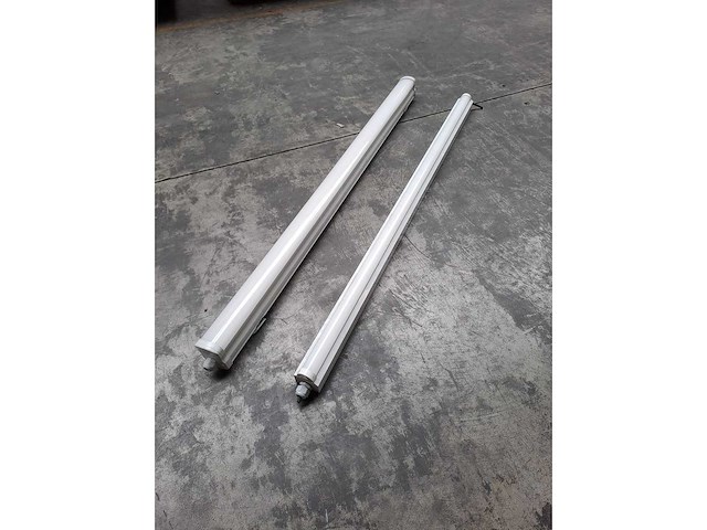 Partij diverse led armaturen 120/125 cm – 18/20w – 4000k (90x) - afbeelding 5 van  6