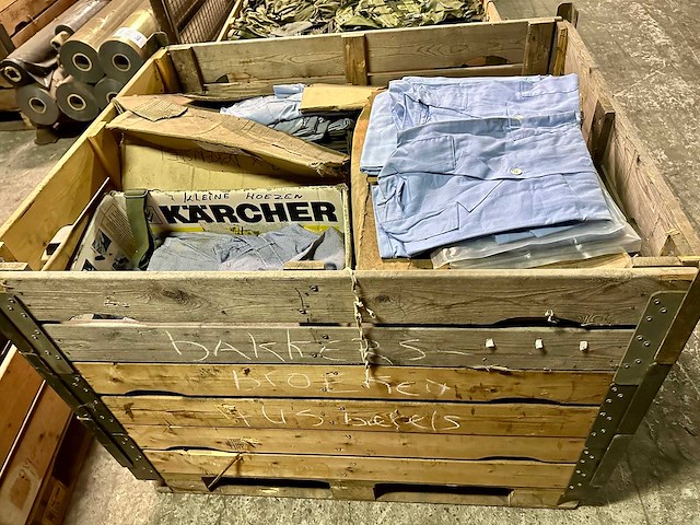 Partij diverse legerkleding - afbeelding 1 van  5