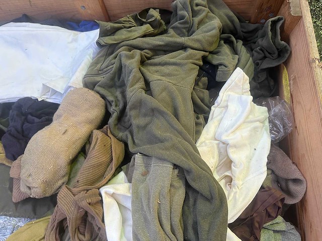 Partij diverse legerkleding - afbeelding 3 van  3