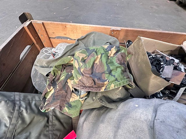 Partij diverse legerkleding - afbeelding 5 van  5