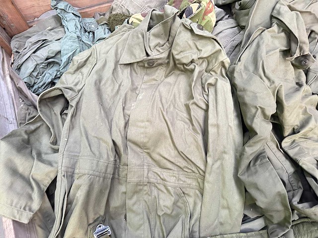 Partij diverse legerkleding - afbeelding 2 van  5