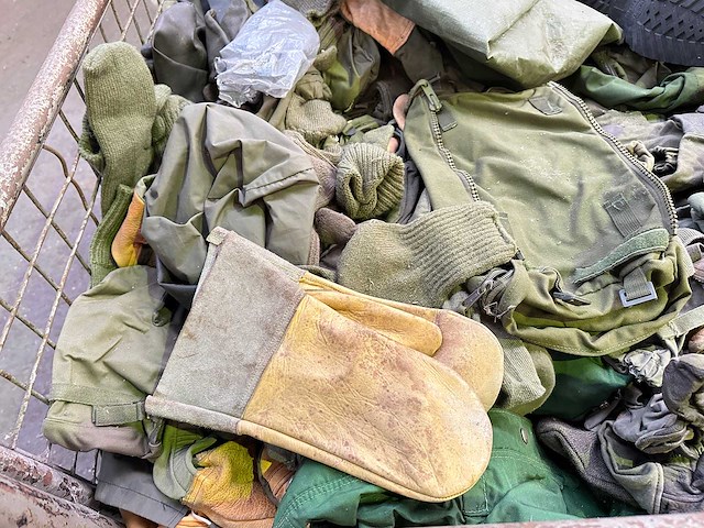 Partij diverse legerkleding - afbeelding 3 van  5