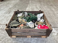 Partij diverse legerkleding - afbeelding 1 van  2