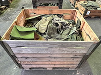 Partij diverse legertassen - afbeelding 1 van  4