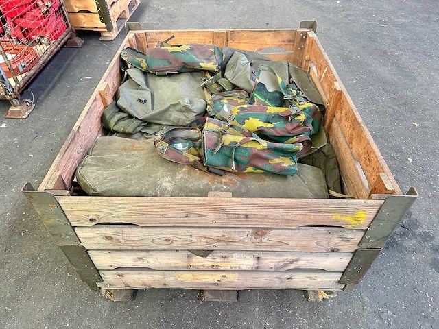 Partij diverse legertassen - afbeelding 3 van  3