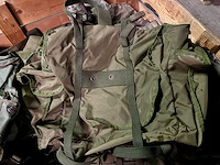 Partij diverse legertassen - afbeelding 2 van  5