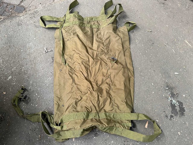 Partij diverse legeruitrusting - afbeelding 2 van  5