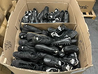 Partij diverse leren indoor voetbalschoenen (112x) - afbeelding 1 van  6