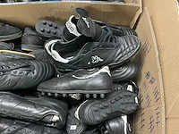 Partij diverse leren indoor voetbalschoenen (112x) - afbeelding 2 van  6