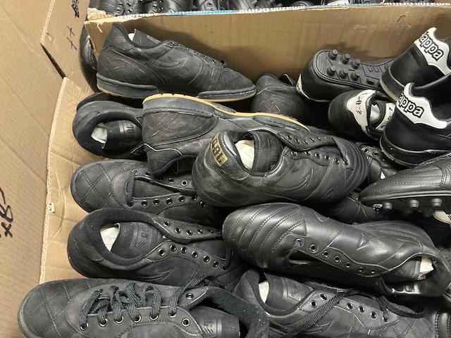 Partij diverse leren indoor voetbalschoenen (112x) - afbeelding 3 van  6