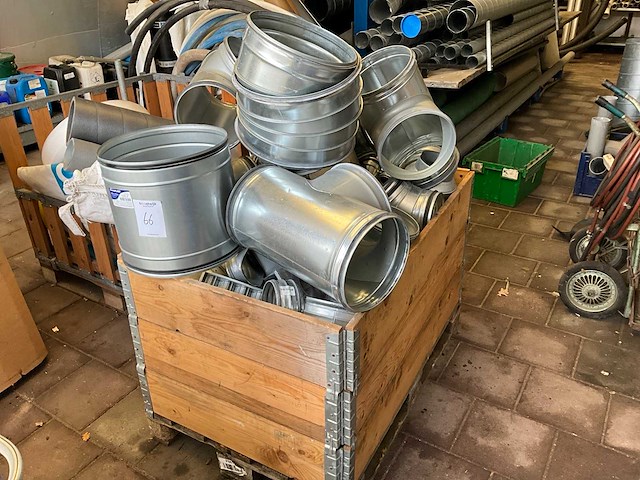 Partij diverse luchtafvoer koppelingen - afbeelding 1 van  1