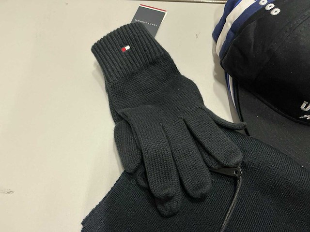 Partij diverse lyle scott/purepath/usm/tommyjeans petten&mutsen (44x) - afbeelding 10 van  15