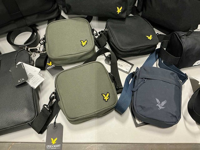 Partij diverse lyle&scott/calvinkleinjeans/armaniexchange/hugoboss tassen/riem (12x) - afbeelding 2 van  14