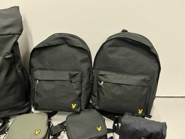 Partij diverse lyle&scott/calvinkleinjeans/armaniexchange/hugoboss tassen/riem (12x) - afbeelding 11 van  14