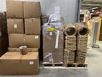 Partij diverse manden en kransen - afbeelding 1 van  10