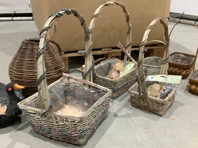 Partij diverse mandjes - afbeelding 1 van  2