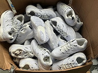 Partij diverse maten schoenen - afbeelding 1 van  3