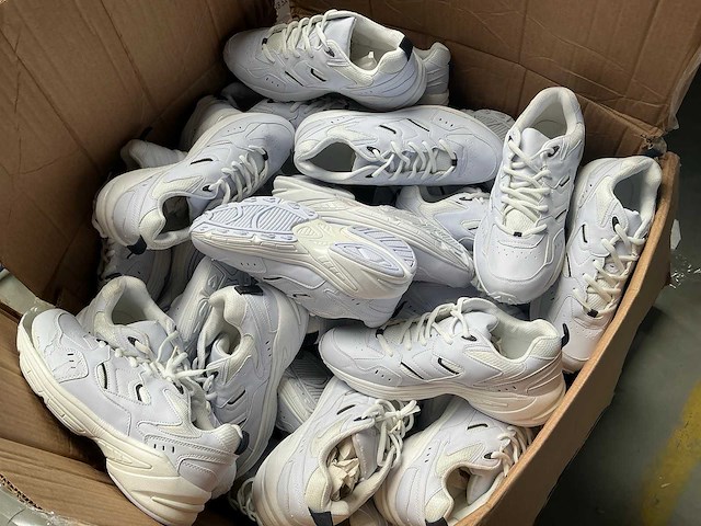 Partij diverse maten schoenen - afbeelding 2 van  3