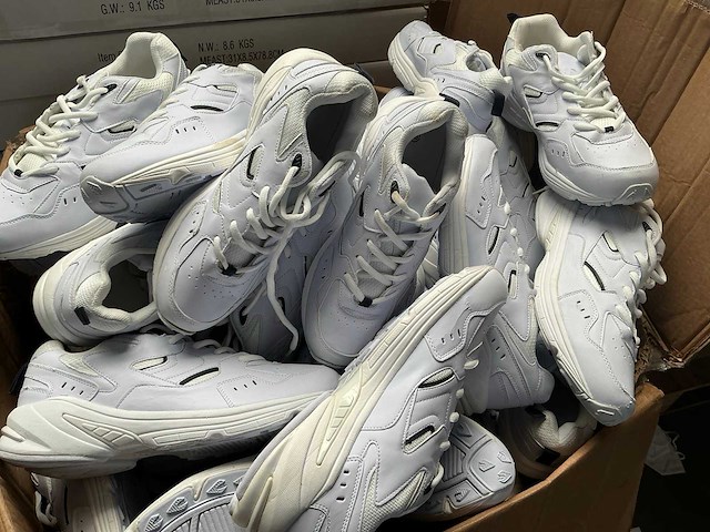 Partij diverse maten schoenen - afbeelding 3 van  3