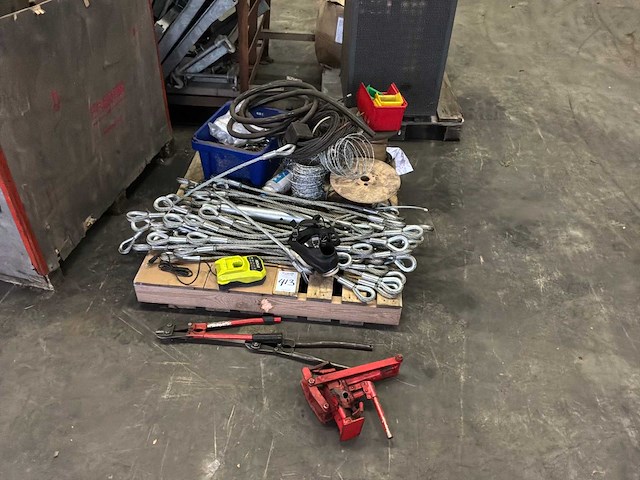 Partij diverse materiaal - afbeelding 1 van  6